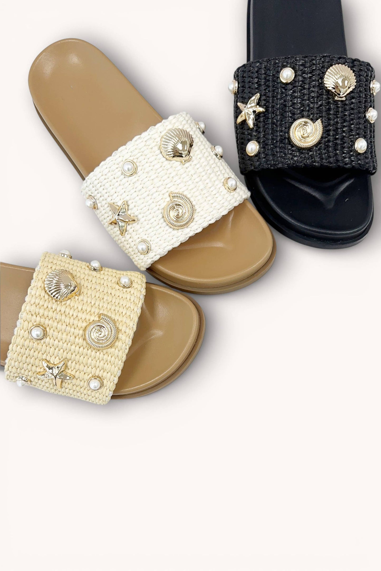 DANIELA-1 WOVEN FAUX PEARL GOLD SEA CHARM RAFFIA STRAP SLIP: BEIGE RAFFIA