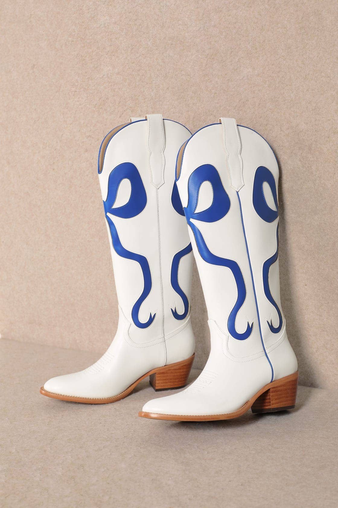 RUBY BOW SWIRLING PATTERNED WESTERN BOOTS: WHITE/ LIGHT BLUE / B12