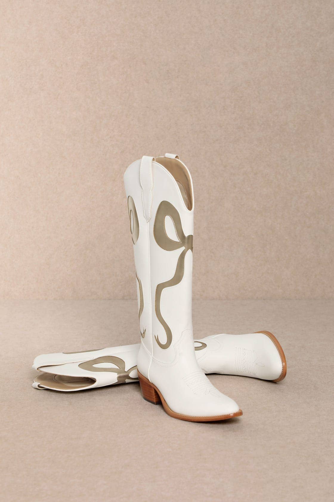 RUBY BOW SWIRLING PATTERNED WESTERN BOOTS: WHITE/ LIGHT BLUE / B12