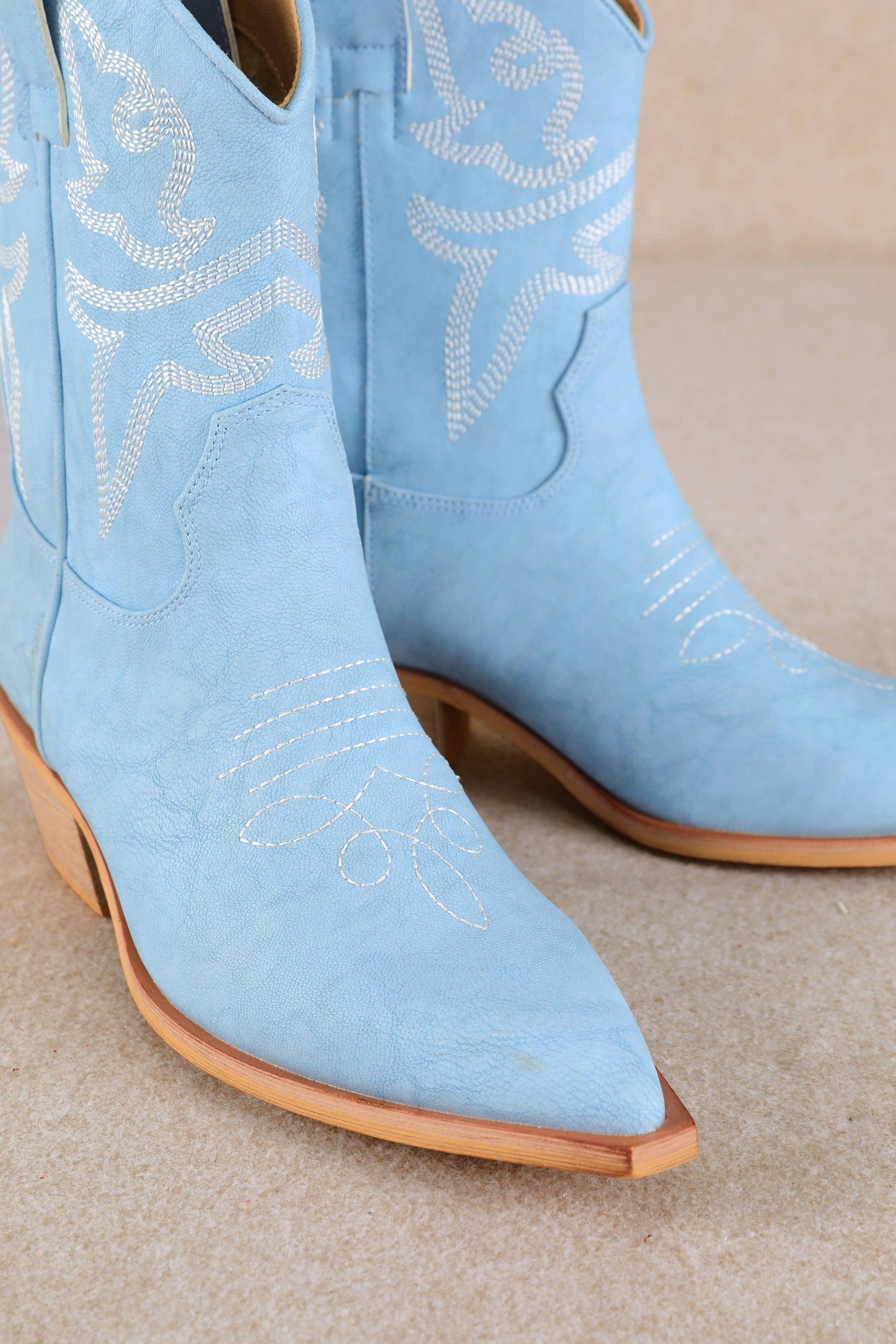 CLAIRE: Light Blue