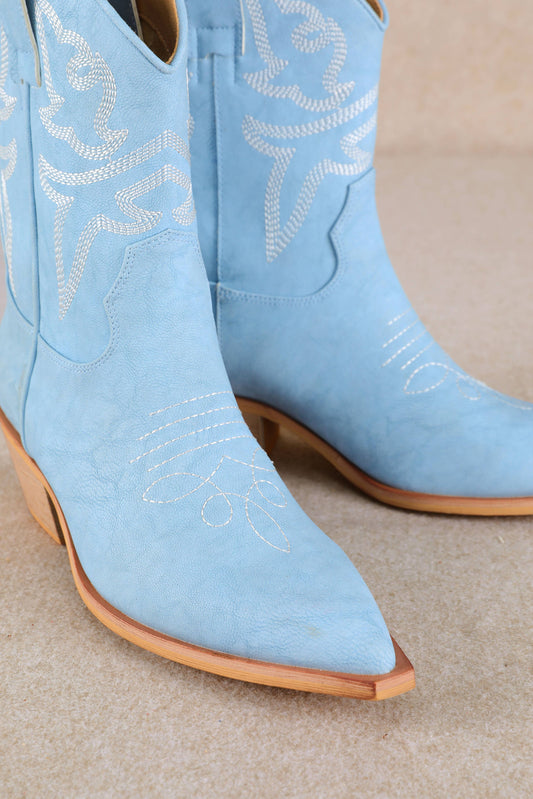 CLAIRE: Light Blue