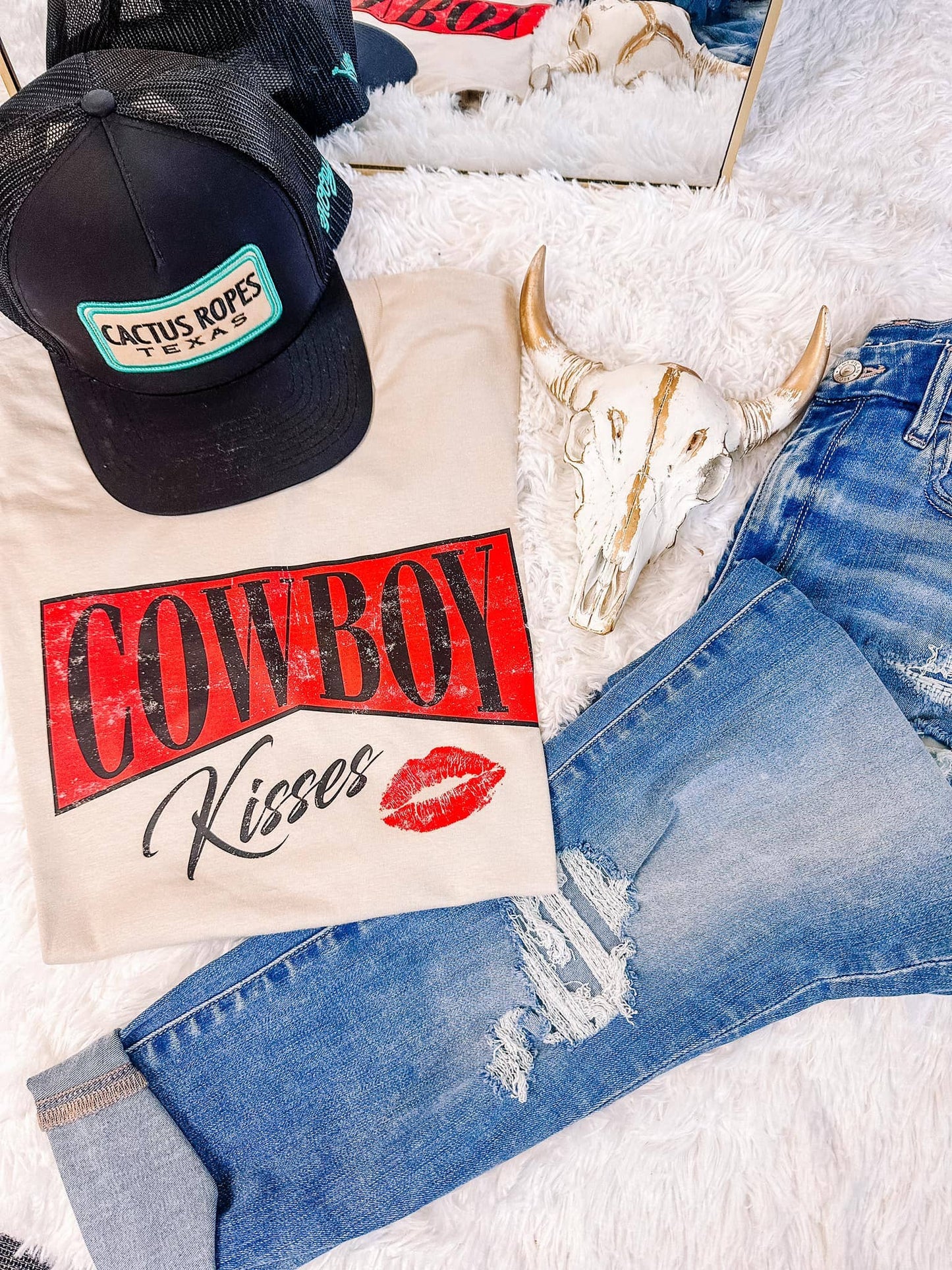 Cowboy Kisses Graphic Tee: Cream/Natural