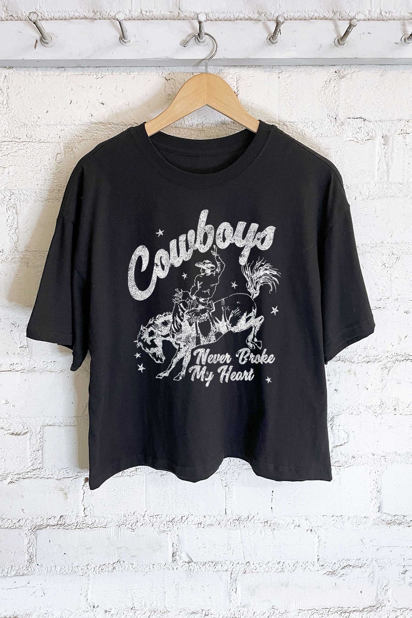 COWBOYS NEVER BRAKE MY HEART GRAPHIC LONG CROP TOP: Dusty mint