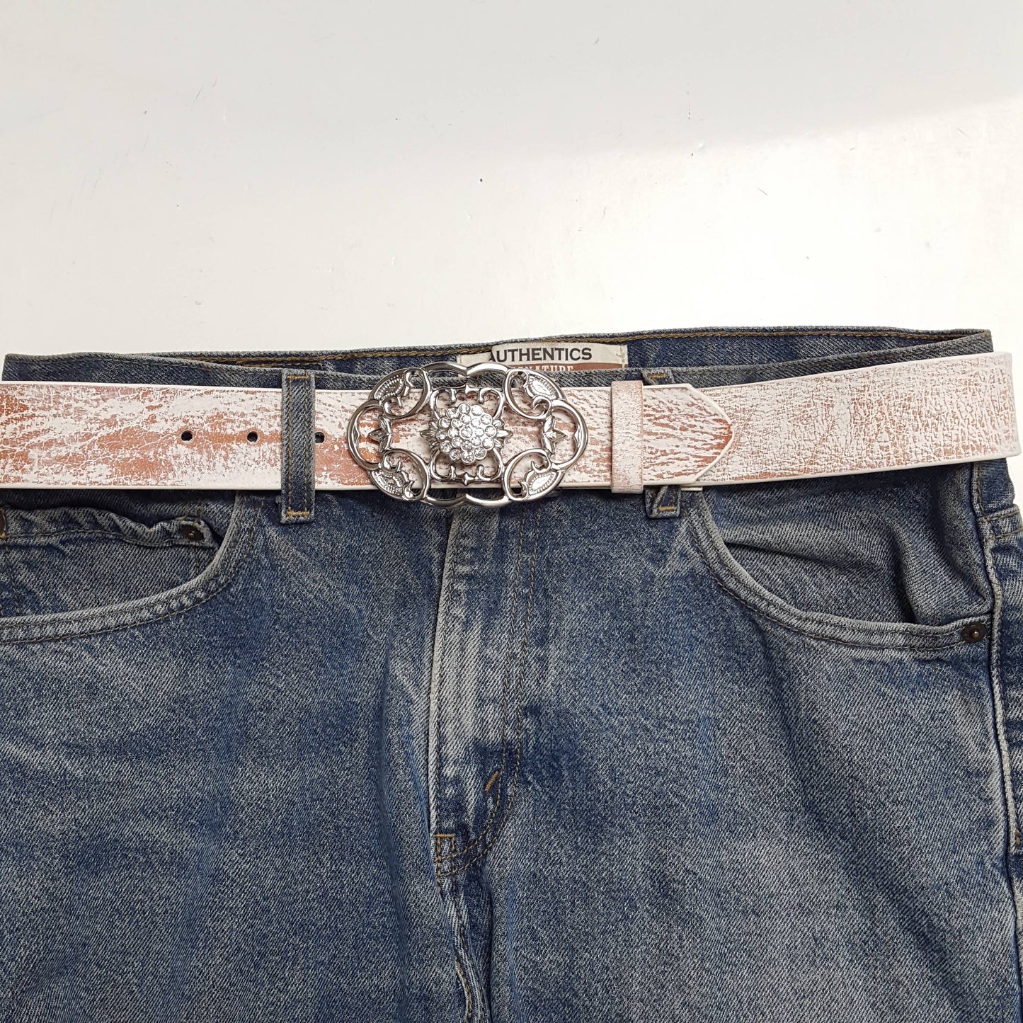 Genuine Leather belt w. Shiny Silver Oval Floral Buckle: Blue