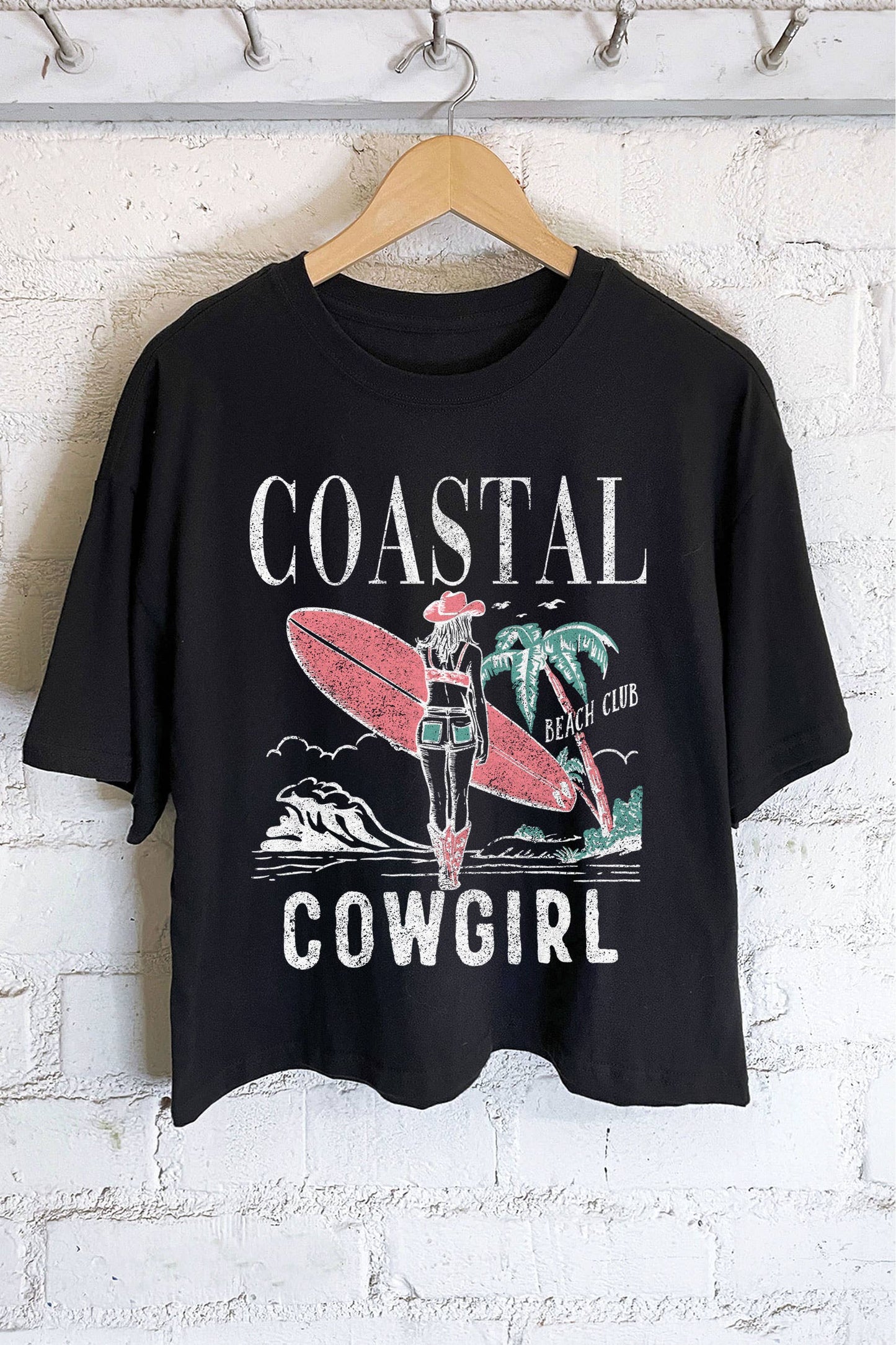 COASTAL COWGIRL BEACH CLUB GRAPHIC LONG CROP TOP: Black