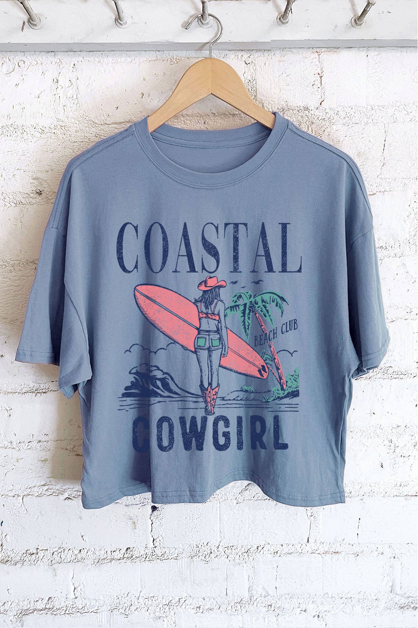 COASTAL COWGIRL BEACH CLUB GRAPHIC LONG CROP TOP: Black