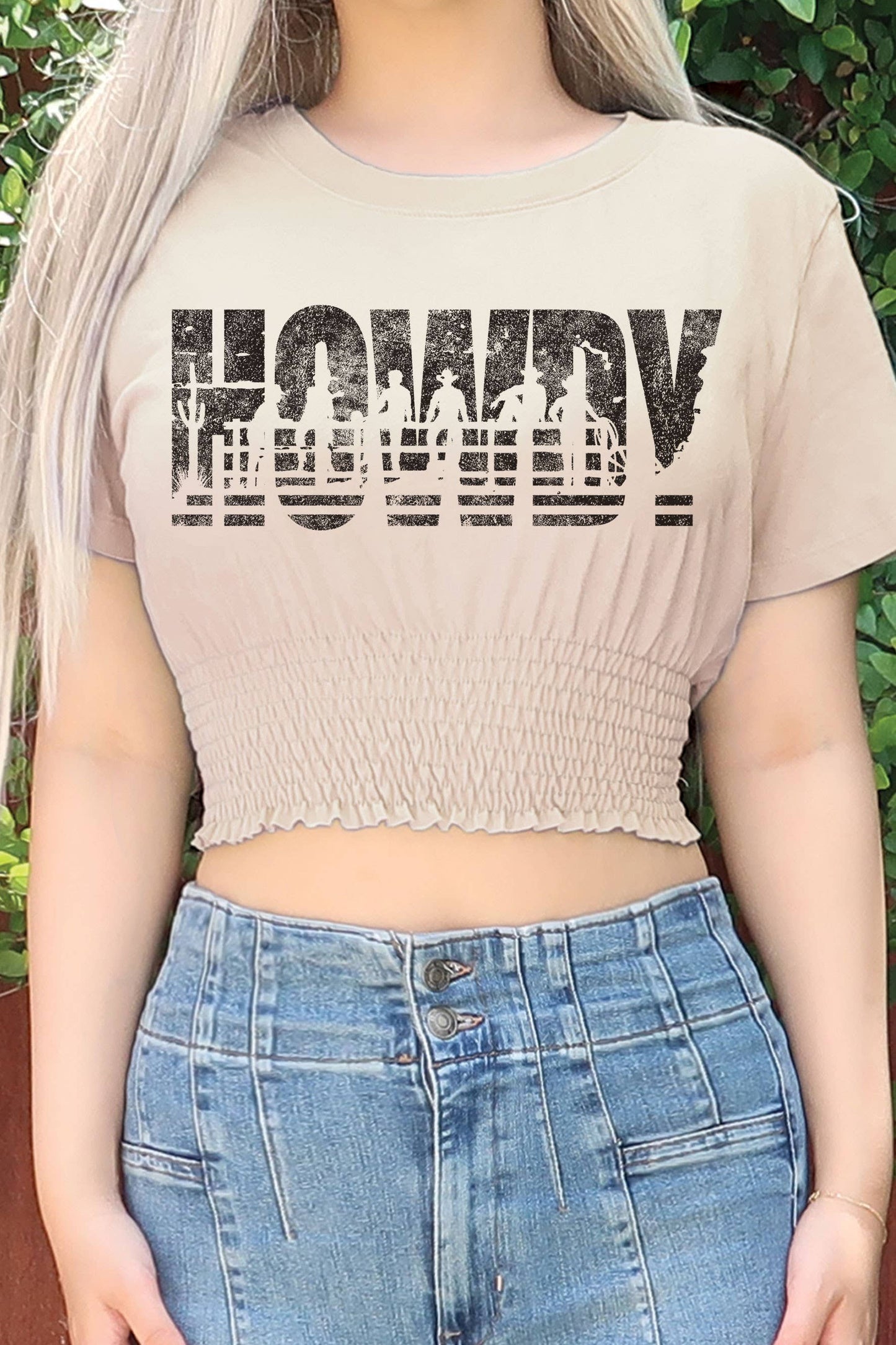 HOWDY COWBOYS GRAPHIC SMOCKED CROP TOP : PEACH