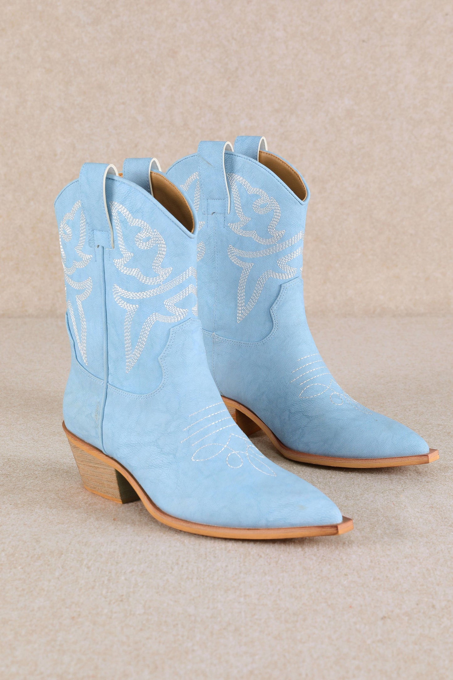 CLAIRE: Light Blue