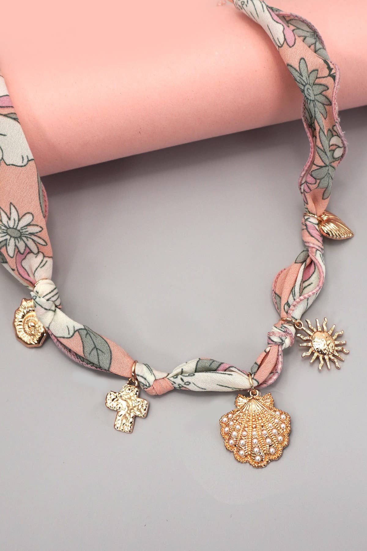 SCARF CHARM NECKLACE-SEASHELL
