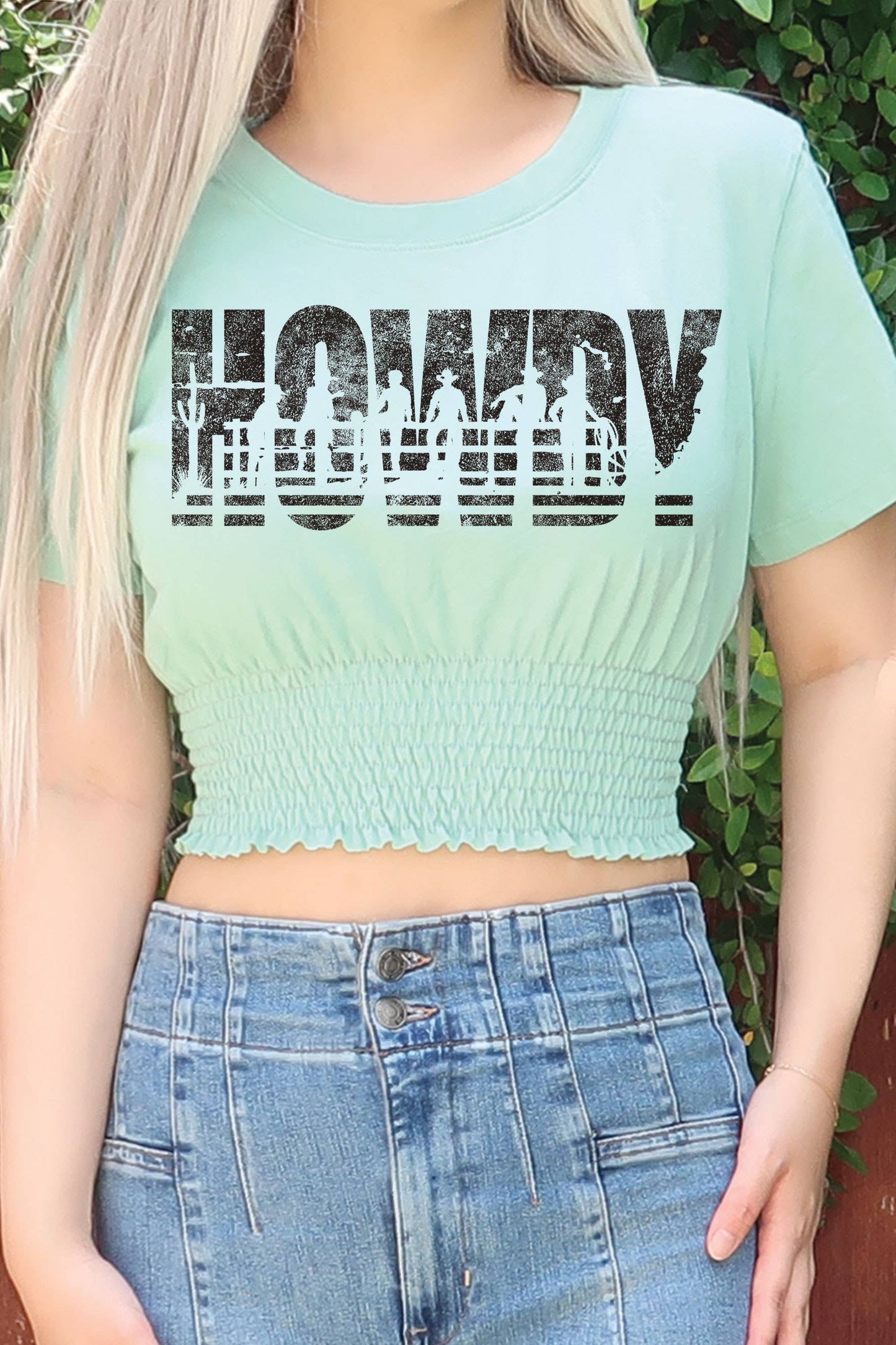 HOWDY COWBOYS GRAPHIC SMOCKED CROP TOP : PEACH
