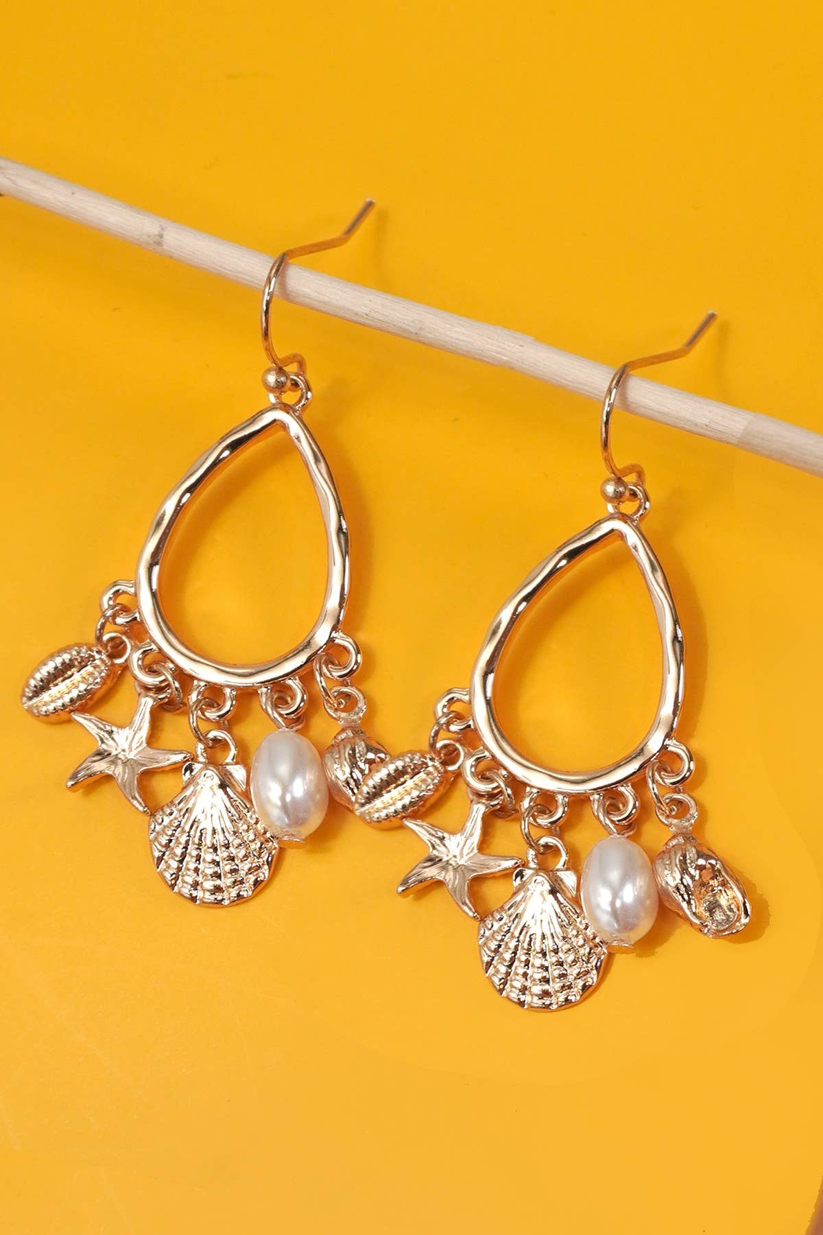 TEARDROP DANGLE CHARM EARRINGS-SHELL STAR  FISH | 80E61174: GOLD