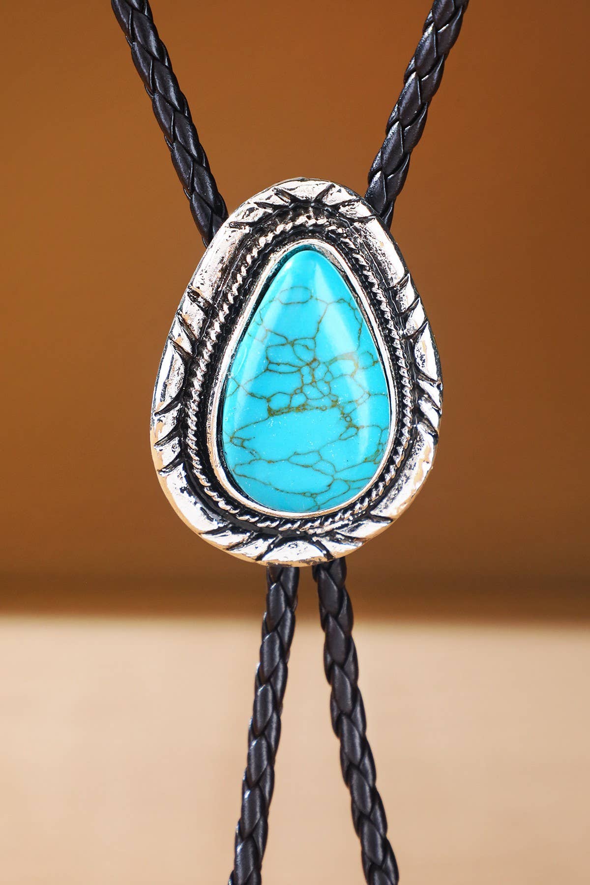 Western Design Turquoise Bolo Tie Necklace