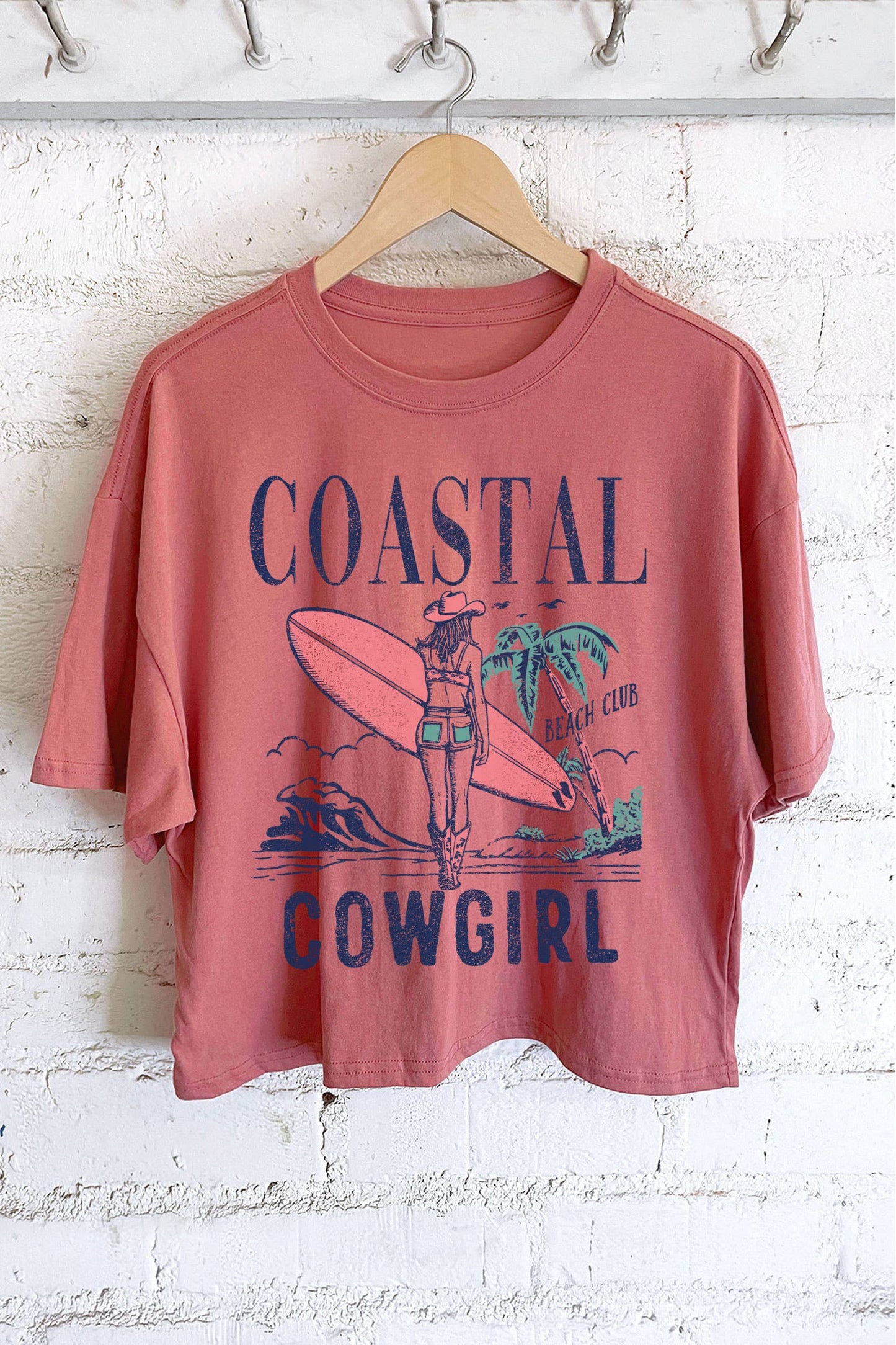 COASTAL COWGIRL BEACH CLUB GRAPHIC LONG CROP TOP: Black