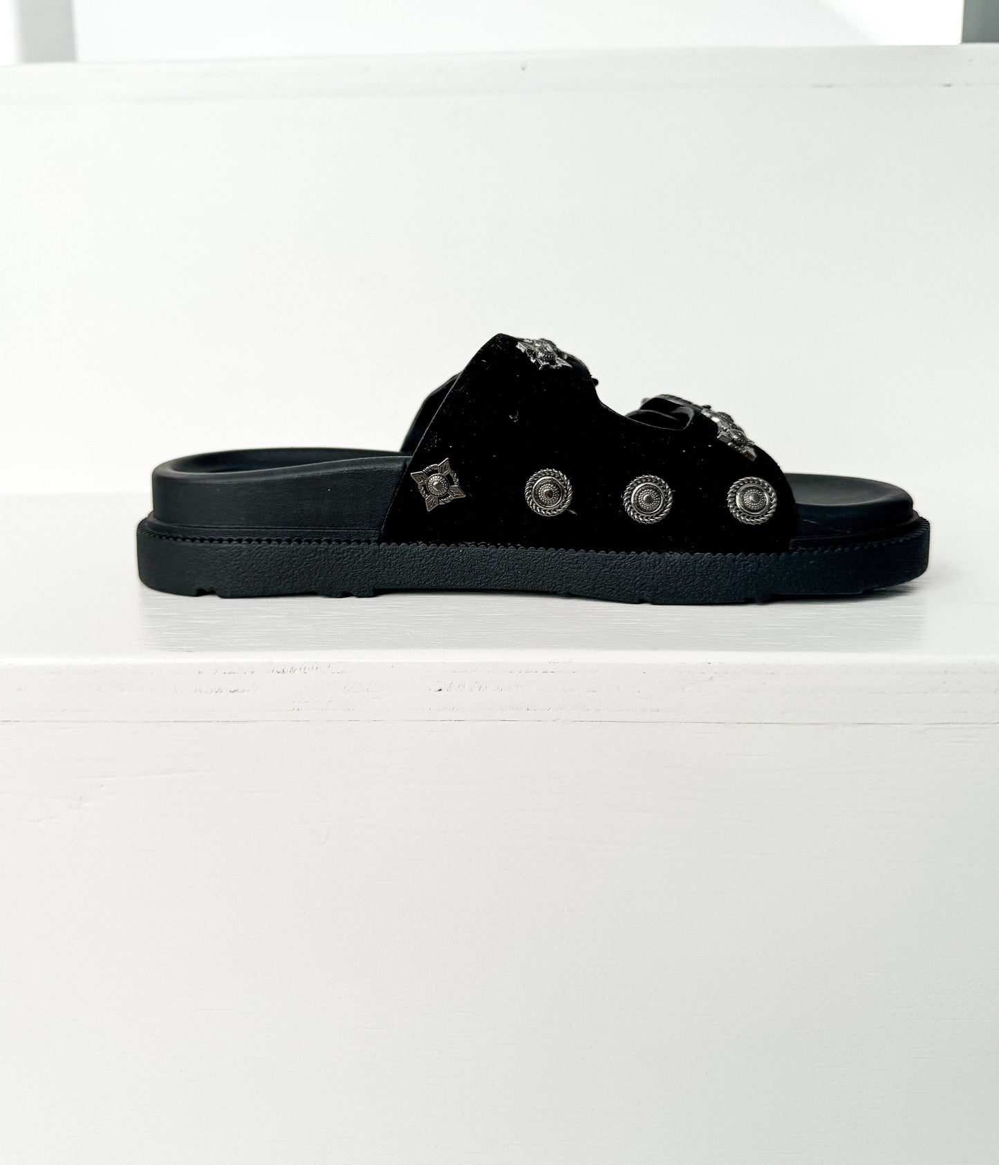 Isol Western Buckle Sandal in Black and Cream: